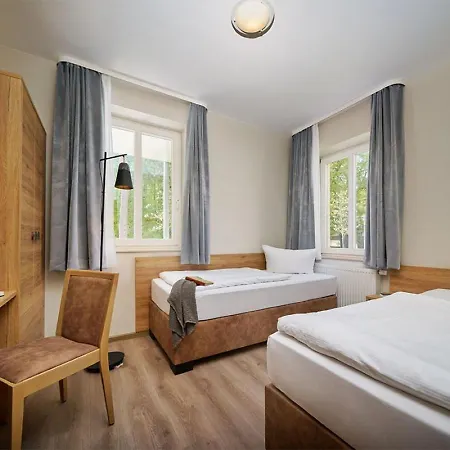 Strandvillen - Wald & *